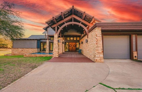 Crawford House | Tonkawa Riverfront Retreat: Secluded Oasis, just 20 miles to Baylor/McLane/Silos