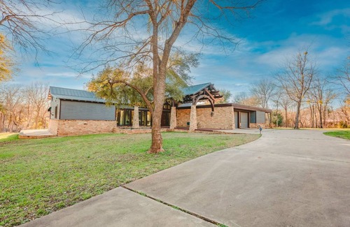 Crawford House | Tonkawa Riverfront Retreat: Secluded Oasis, just 20 miles to Baylor/McLane/Silos