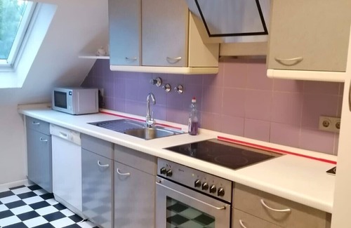 Kaarst Apartment | TOP Ddorf 100 qm AppTerrasse 5 Pers i2 SZ 1A Lage Badesee Aldi Lidl