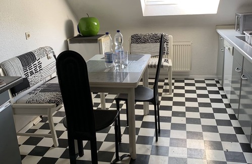 Kaarst Apartment | TOP Ddorf 100 qm AppTerrasse 5 Pers i2 SZ 1A Lage Badesee Aldi Lidl