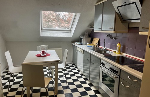 Kaarst Apartment | TOP Ddorf 100 qm AppTerrasse 5 Pers i2 SZ 1A Lage Badesee Aldi Lidl