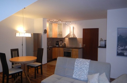 Troisdorf-Friedrich-Wilhelms-Hutte Apartment | Top equipment and great transport links to Cologne Bonn Siegburg, TG-Platz
