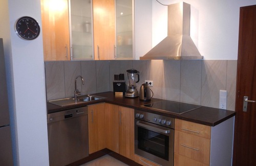 Troisdorf-Friedrich-Wilhelms-Hutte Apartment | Top equipment and great transport links to Cologne Bonn Siegburg, TG-Platz