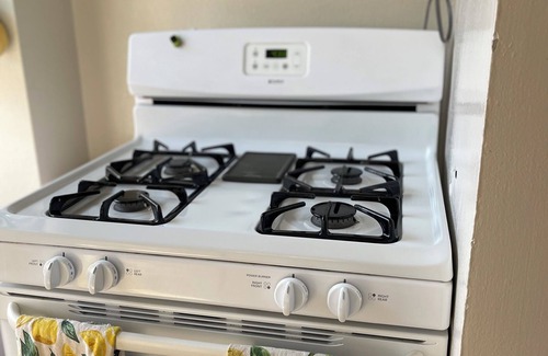 Marina District Apartment | Top Floor 1-bedroom Chic Elegant ApartmentWalking Score 99!