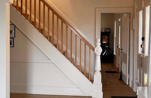 Victoria Villa | Top-Floor Private Ensuite in Victoria | Irish Point Room with Sunrise Views