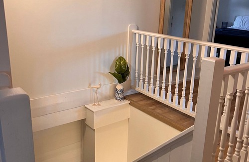 Victoria Villa | Top-Floor Private Ensuite in Victoria | Irish Point Room with Sunrise Views