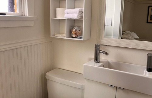 Victoria Villa | Top-Floor Private Ensuite in Victoria | Irish Point Room with Sunrise Views