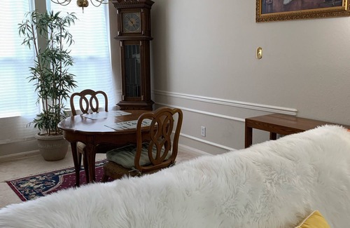 Universal City House | TOP GUN PILOT PIT PAD