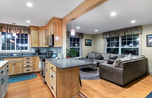Upper Village Hotel | Top Notch Inn