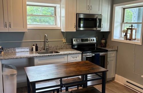Monterey Cabin | Top of Jack Mountain - 1 BR Cabin with Easy Access and Close to Town - Hot Tub
