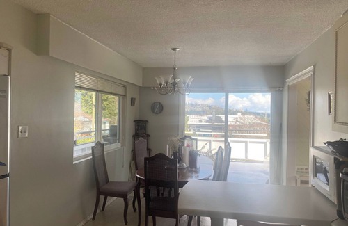 Departure Bay House | Top of the hill, centre of town: a bright, family-friendly place to call home