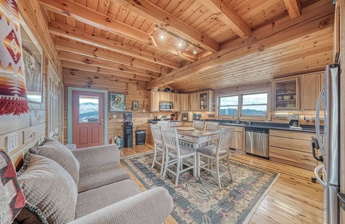Howard Cabin | Top of the World - Unwind on Cloud Nine!