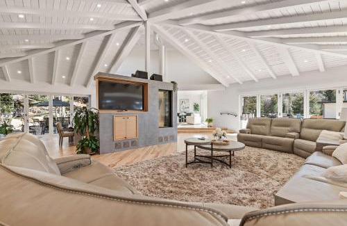 Olympus Cove Apartment | Top Olympus Luxury Estate Spa, Pool, Pickleball & more