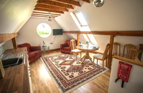 Hopton Castle Apartment | Topsy-Turvy, Gardeners Cottage, Clungunford, Ludlow, Shropshire SY70PN