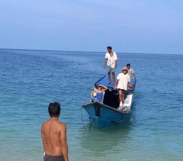 Pulau Masokut Cabin | Toro Simalatcat - Private all inclusive, Accom, Food, 2x daily surf trips, guide, barrels