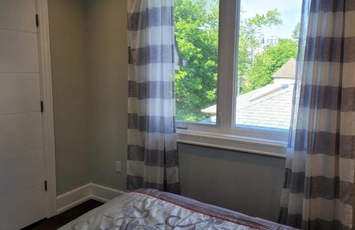 Willowdale House | Toronto Modern House guest room