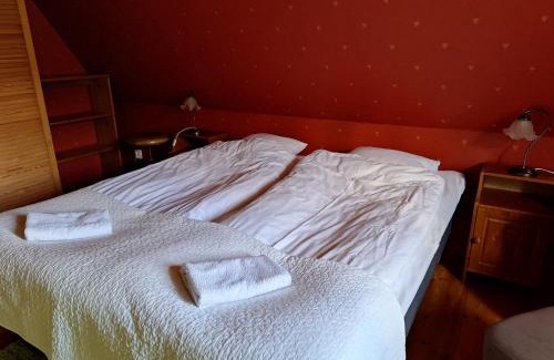 Kinda Municipality Bed & Breakfast | Torp Källtorp B&B