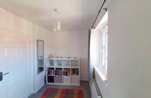 Bicester House | Tortoise Haven Bicester- Comfortable quiet home with garden