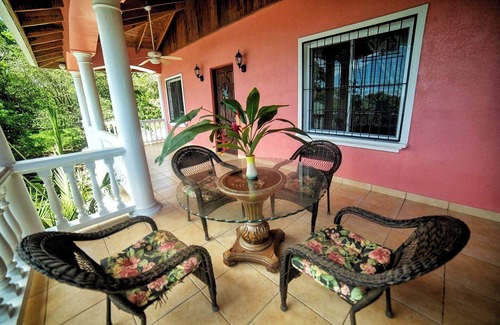 Antoneys Cay Apartment | Tortuga Apartment: Cozy 1-bedroom apartment with Pool and Breakfast