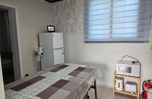 Pyeongtaek House | TOV 안정리게이트옆, 2층 조용한 주택가, long-term, 방3(Q,Q,SS)