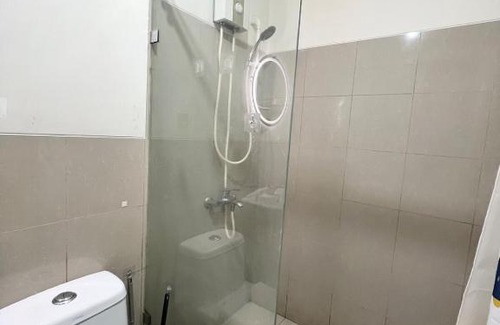 Pio del Pilar Apartment | Tower 1 Rm 305 FREE Parking, FREE Pool, Balcony, 1Bedroom 4 beds