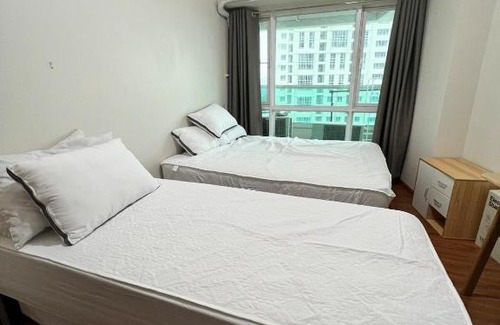 Pio del Pilar Apartment | Tower 1 Rm 305 FREE Parking, FREE Pool, Balcony, 1Bedroom 4 beds