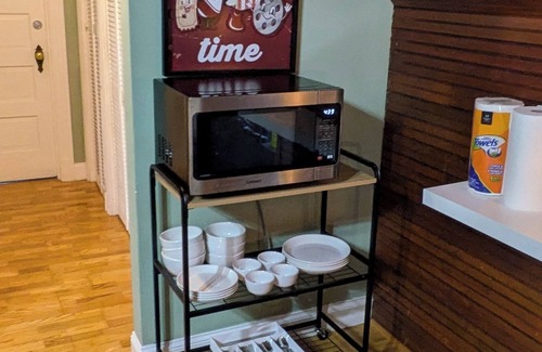 Tower Grove East Apartment | Tower Grove 2 bedroom with two off street parking spots!