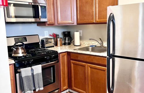 Tower Grove East Apartment | Tower Grove 3rd Floor Studio - 4mi to SLU & Barnes - Shared Laundry Pet Friendly