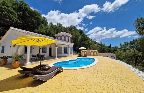 Competa Villa | Tower House con Piscina Privada Disponible Todo el Año, a 5 Min. del Pueblo