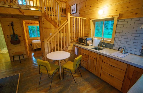 Viroqua Cabin | Towhee cabin at Driftless Creek