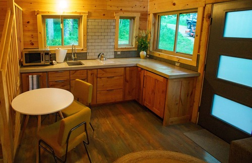 Viroqua Cabin | Towhee cabin at Driftless Creek