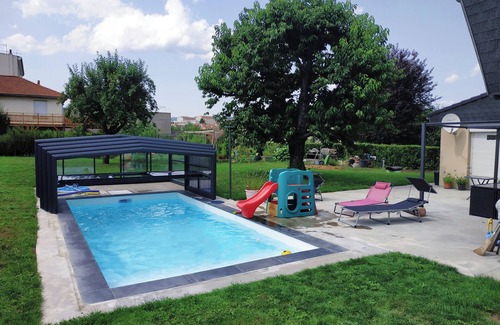 La Pradelle House | Town house with swimming pool, fast freeway access