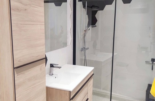 La Pradelle House | Town house with swimming pool, fast freeway access