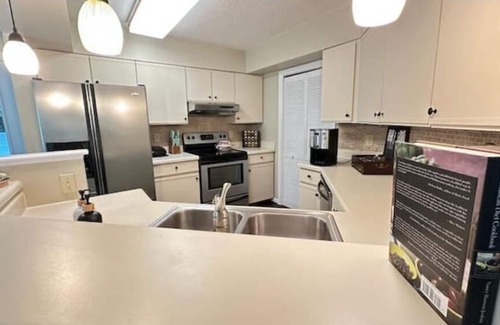 Crestline Heights House | Townhouse by the River