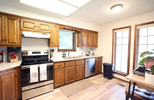 Bella Vista House | Townhouse on Back 40 Trail, Razorback Greenway, & Golf Course /Near Bentonville