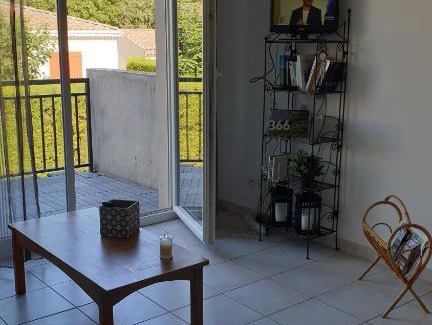 Bourg-Saint-Andeol Apartment | Très bel appartement dans résidence calme