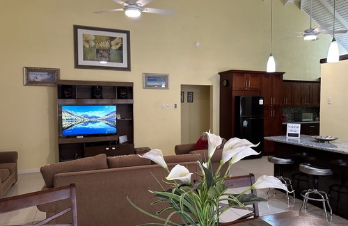 Canaan Villa | TRADEWINDS VILLA - Architectural Designed Villa Near Beautiful Beaches