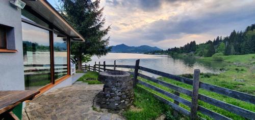 Colibita House | Traditional Casa Pescarului langa lac cu ponton