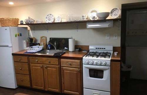 Forest Hills Apartment | Traditional decor, Near DT, Oakland, Monroeville, convenient to US OPEN