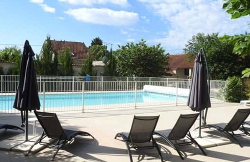 Bagnizeau House | Traditional French Holiday family gite. Heated pool-shaded play area-big garden