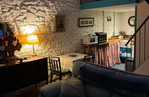 Killotteran Cottage | Traditional Irish 3/4 Berth Cottage