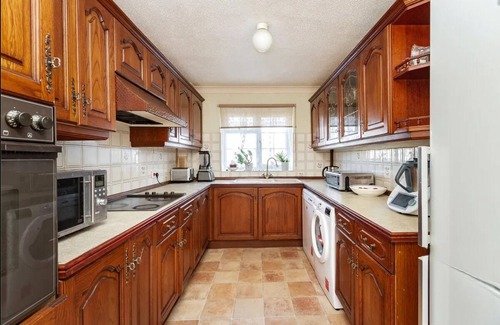 Gravesend House | Traditional Kent Home Mixing a Rural and City feel