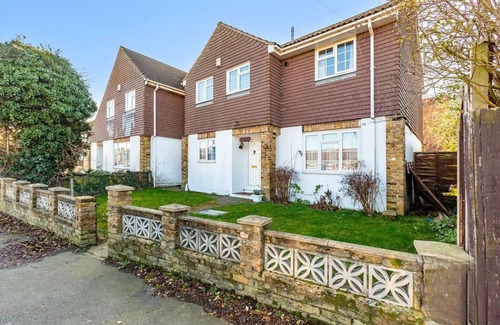 Gravesend House | Traditional Kent Home Mixing a Rural and City feel