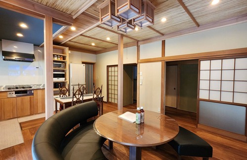 Soeda House | Traditional Samurai Experience! Samurai Manner Tea House w/real Hinoki bath.