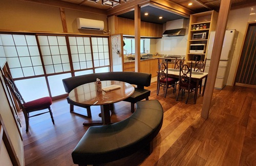 Soeda House | Traditional Samurai Experience! Samurai Manner Tea House w/real Hinoki bath.