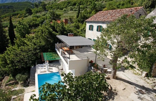 Medici Villa | Traditional stone cottage family friendly