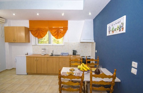 Korfalonas Apartment | Traditional Villa with Apartements in Olive Grove