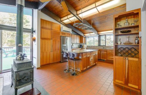 Dover House | Trail Access On-Site Gorgeous MCM Deck House!
