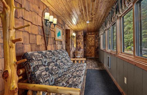 Florence House | Trails and Tails Getaway by Simple Life Rentals