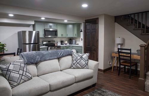 Franklin Apartment | Trails to Ales Applefest Suite 2